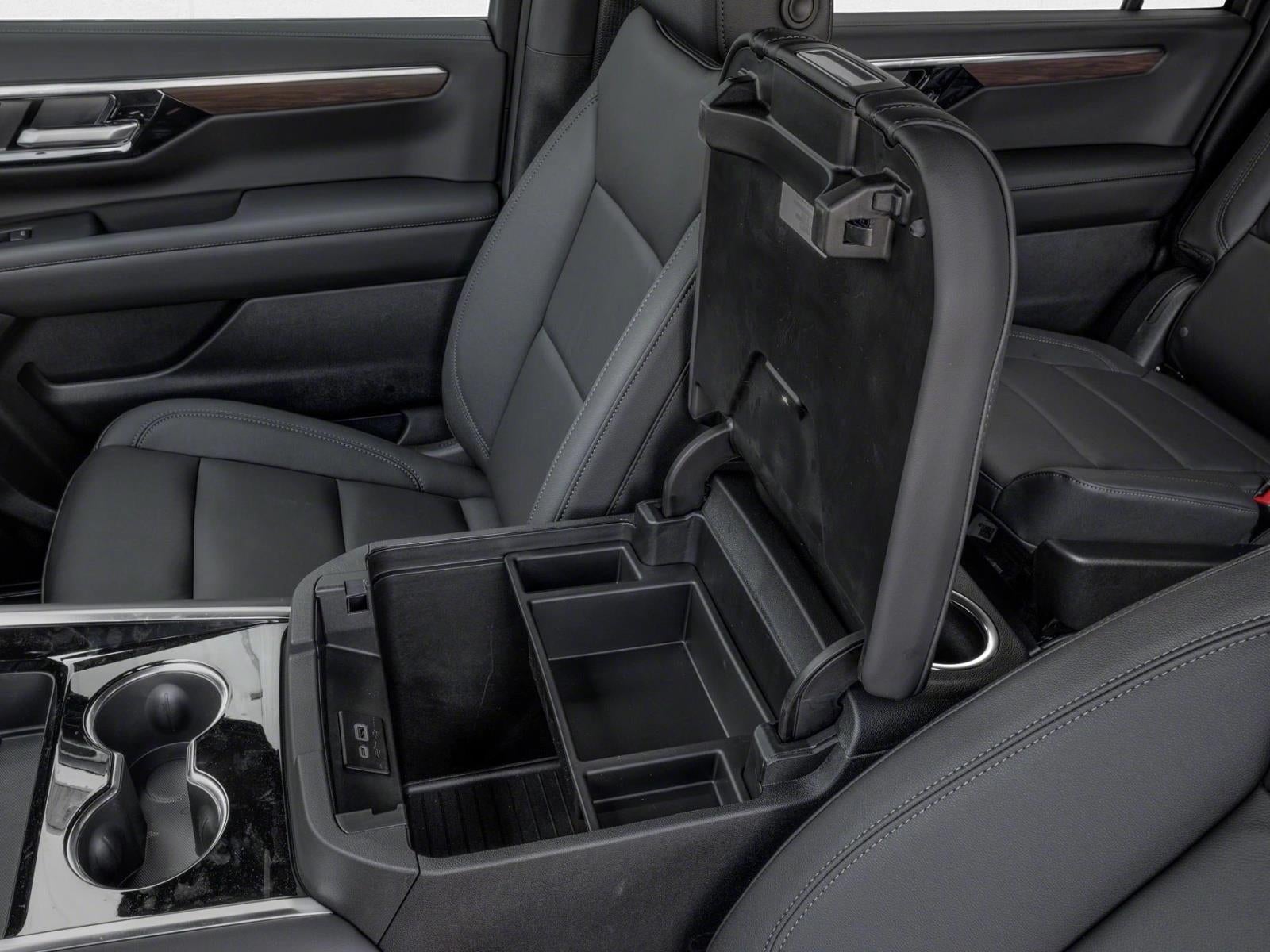 2026 Chevrolet Suburban LT - Photo 10