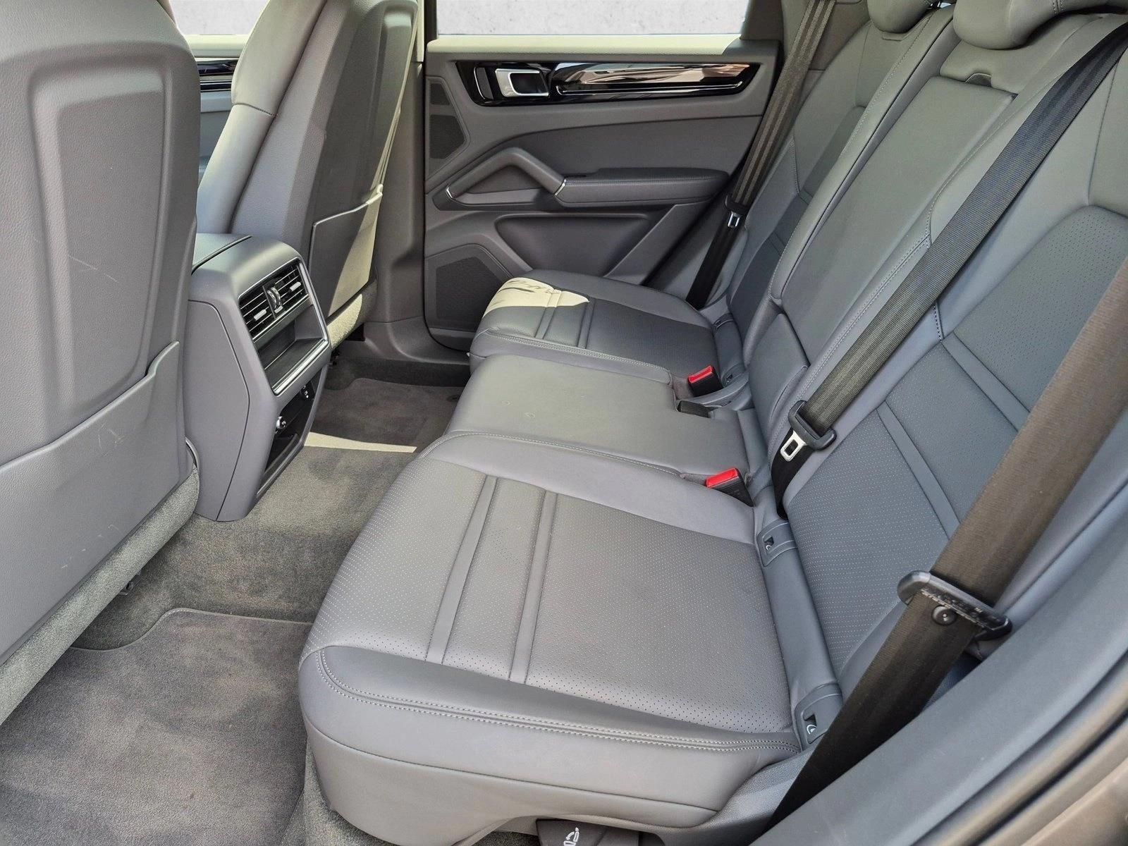 2023 Porsche Cayenne Base