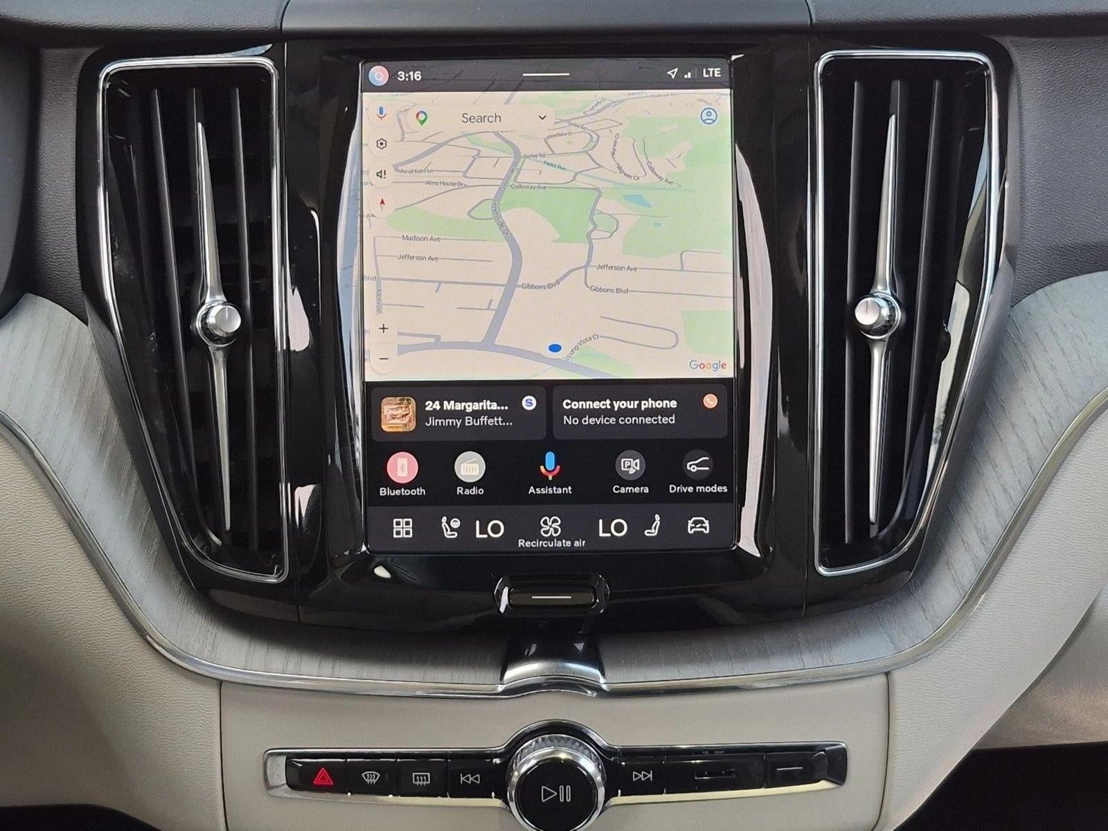 2025 Volvo XC60 B5 Plus