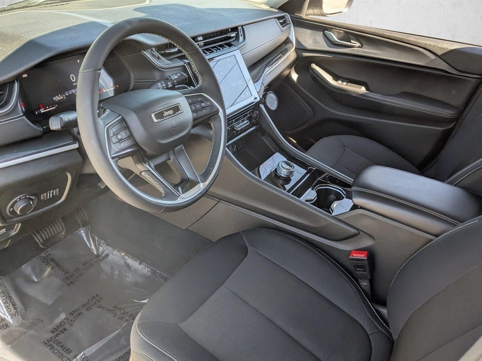 2023 Jeep Grand Cherokee Laredo 4x4