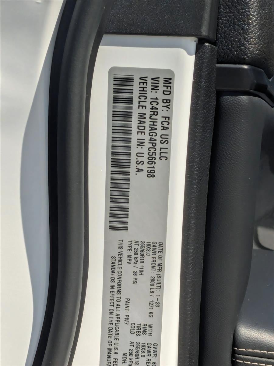 2023 Jeep Grand Cherokee Laredo 4x4