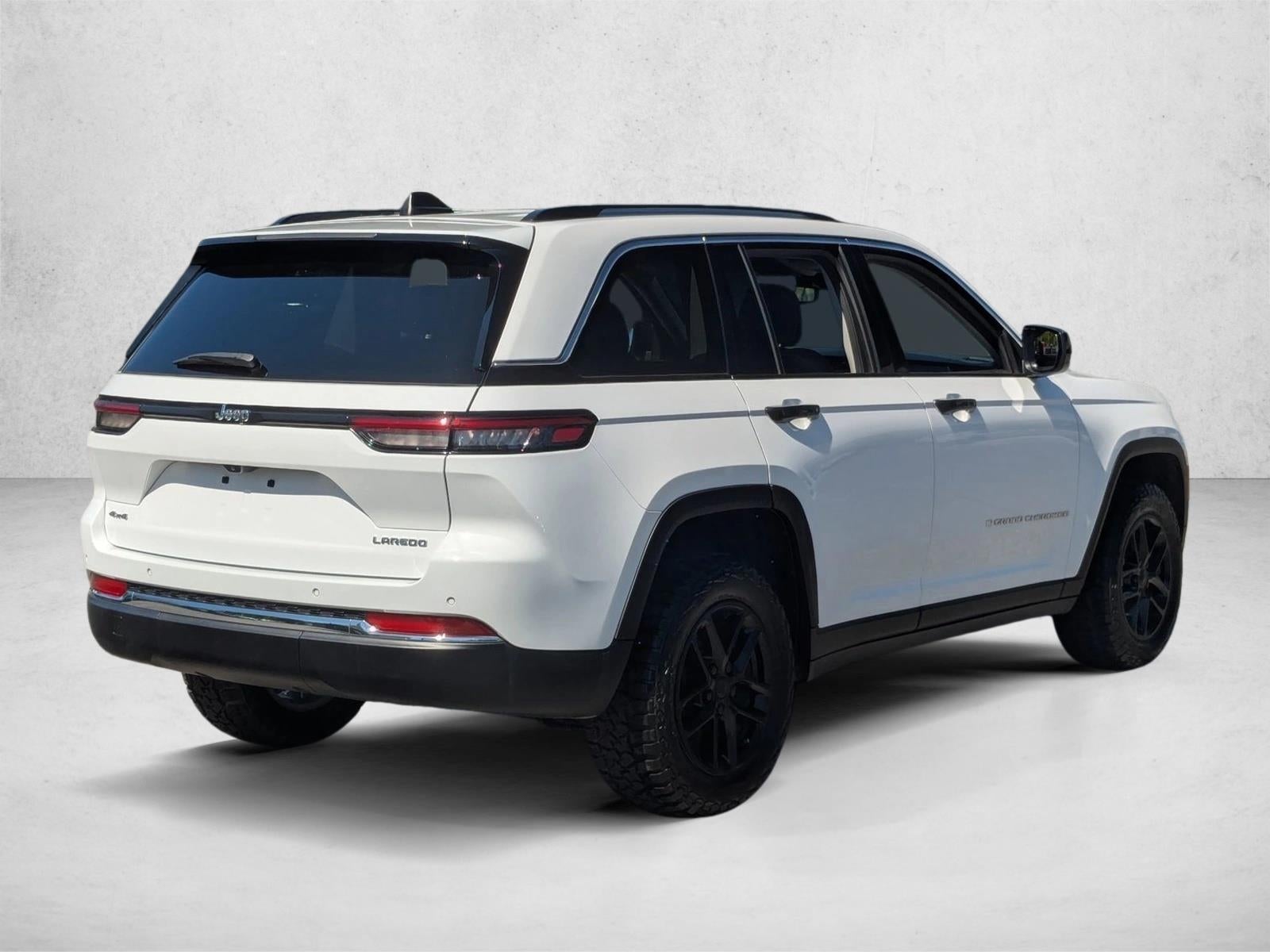 2023 Jeep Grand Cherokee Laredo 4x4