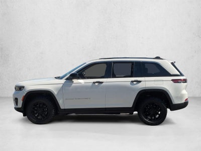 2023 Jeep Grand Cherokee Laredo 4x4