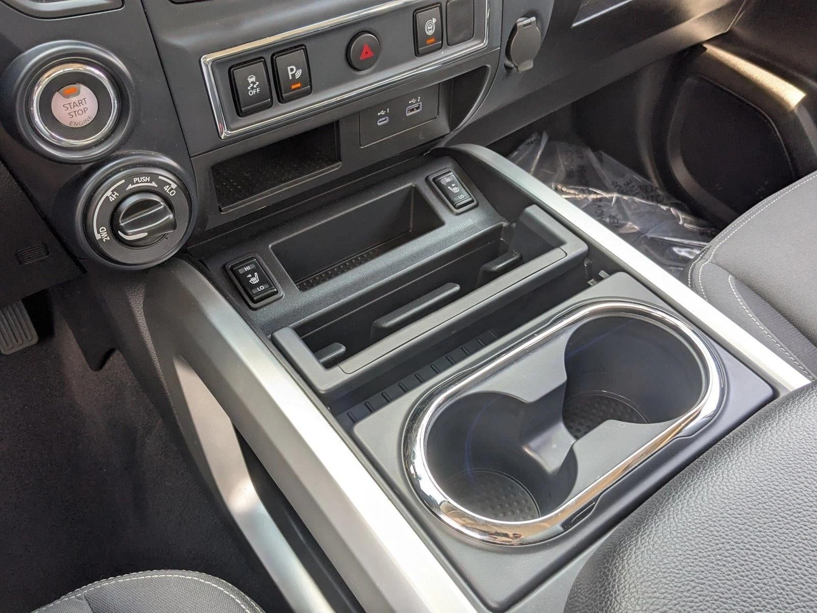 2024 Nissan Titan 4x4 Crew Cab SV