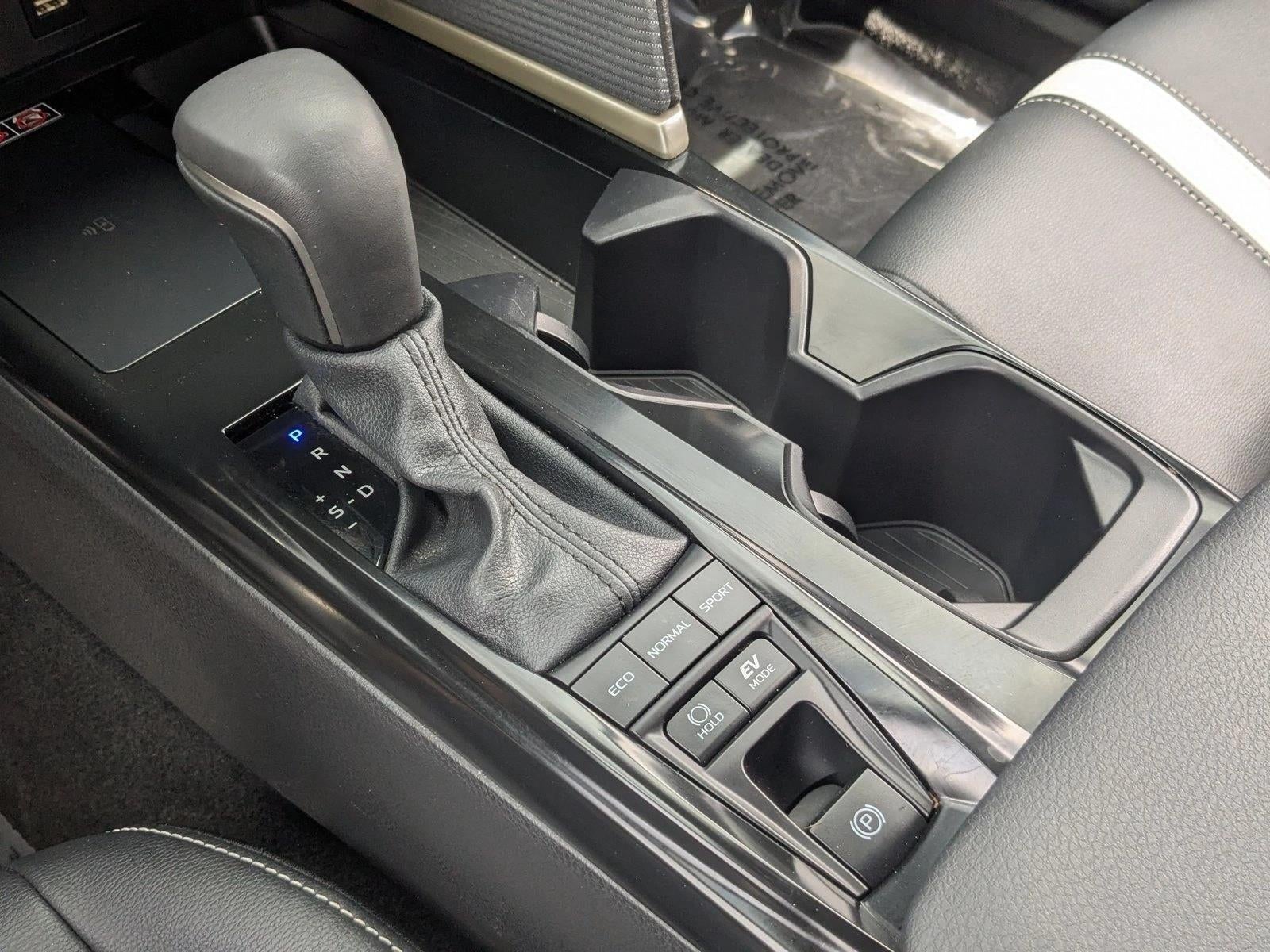 2025 Toyota Camry LE (SE)
