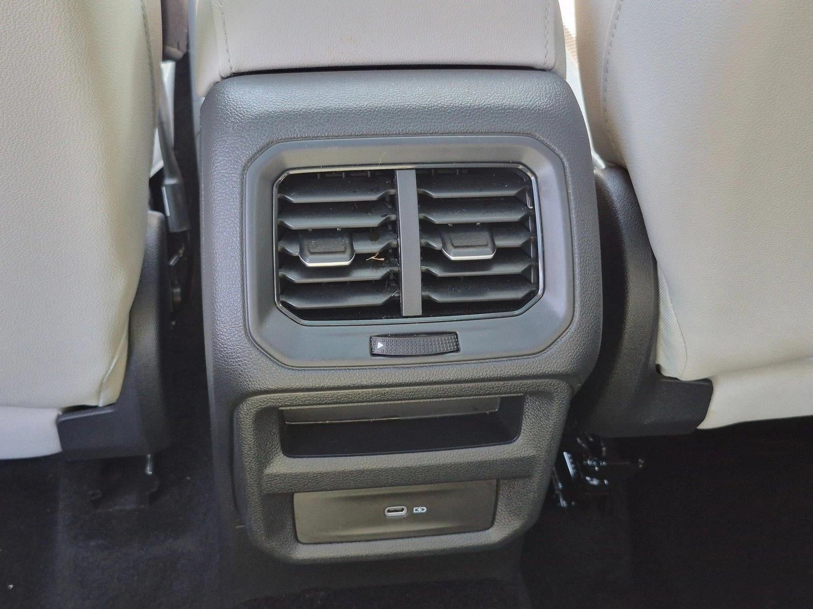 2025 Volkswagen Taos SE 4MOTION