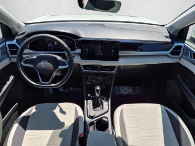 2025 Volkswagen Taos SE 4MOTION