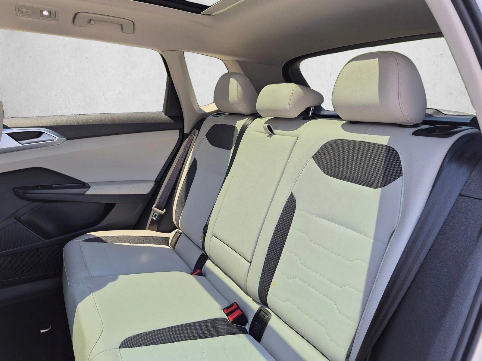 2025 Volkswagen Taos SE 4MOTION