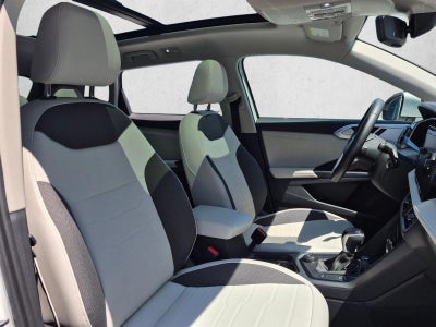 2025 Volkswagen Taos SE 4MOTION