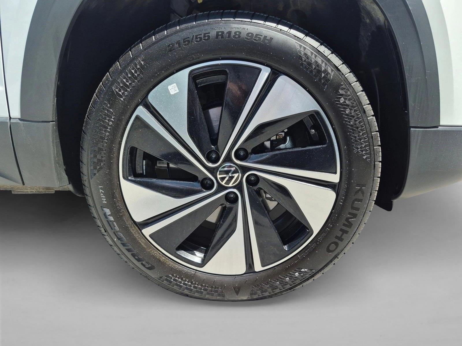 2025 Volkswagen Taos SE 4MOTION