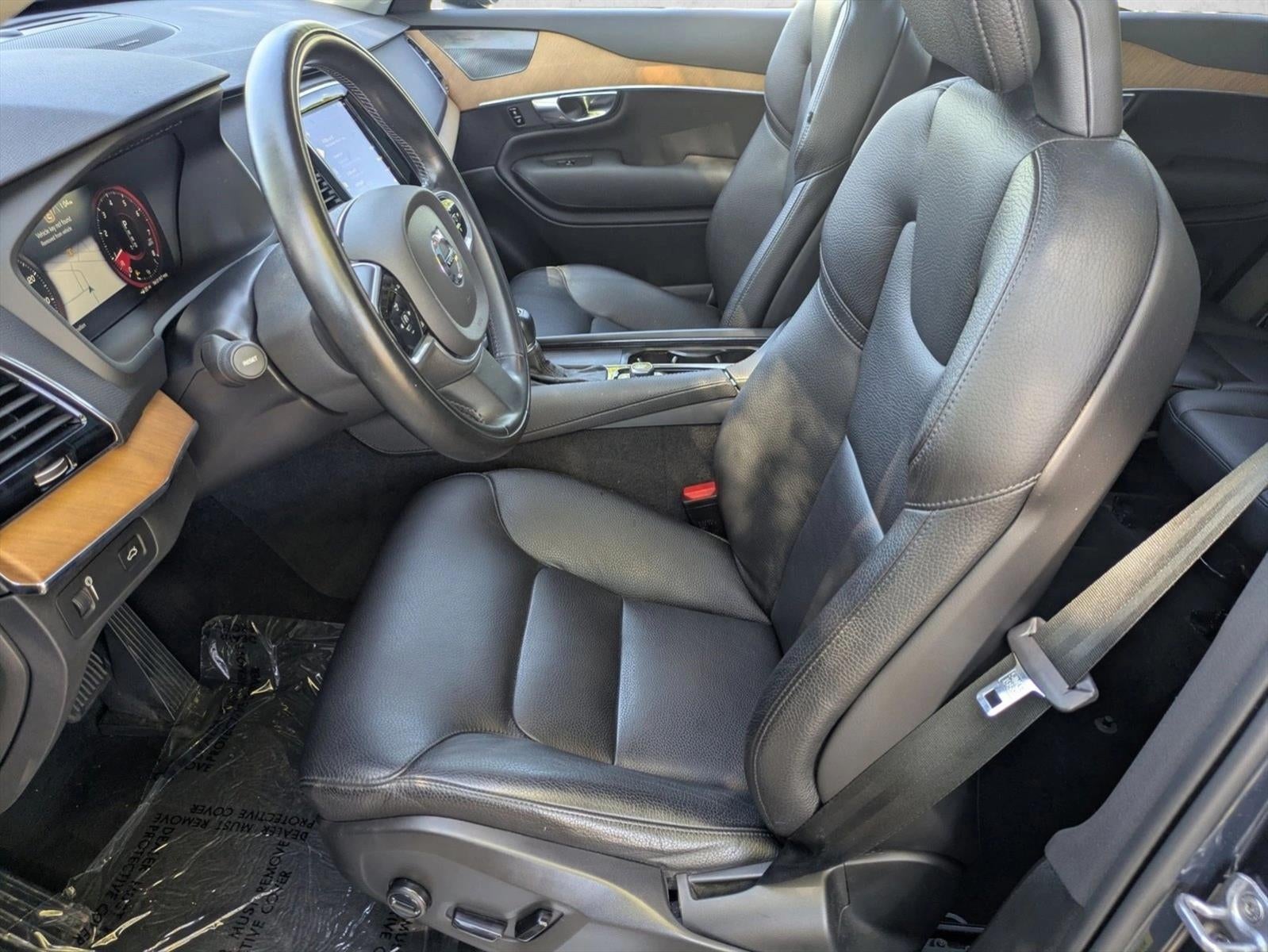 2022 Volvo XC90 T6 AWD Momentum 7P