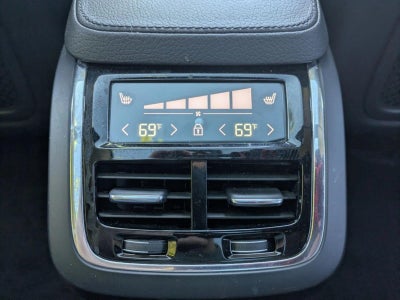 2022 Volvo XC90 T6 AWD Momentum 7P