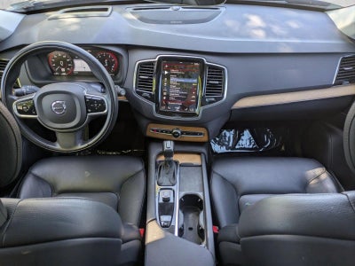 2022 Volvo XC90 T6 AWD Momentum 7P