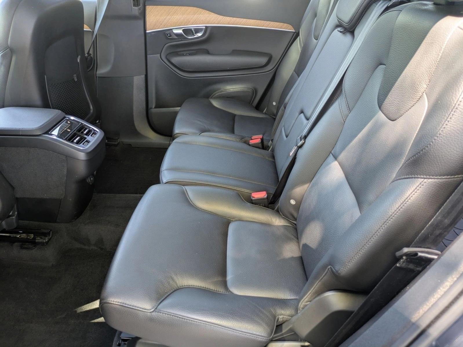 2022 Volvo XC90 T6 AWD Momentum 7P