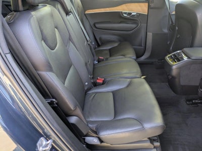 2022 Volvo XC90 T6 AWD Momentum 7P