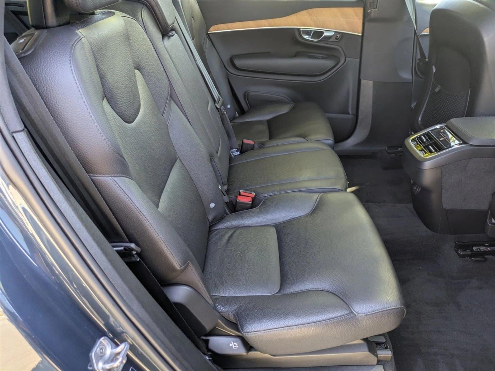 2022 Volvo XC90 T6 AWD Momentum 7P