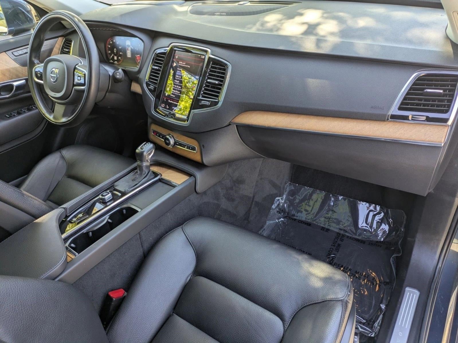 2022 Volvo XC90 T6 AWD Momentum 7P