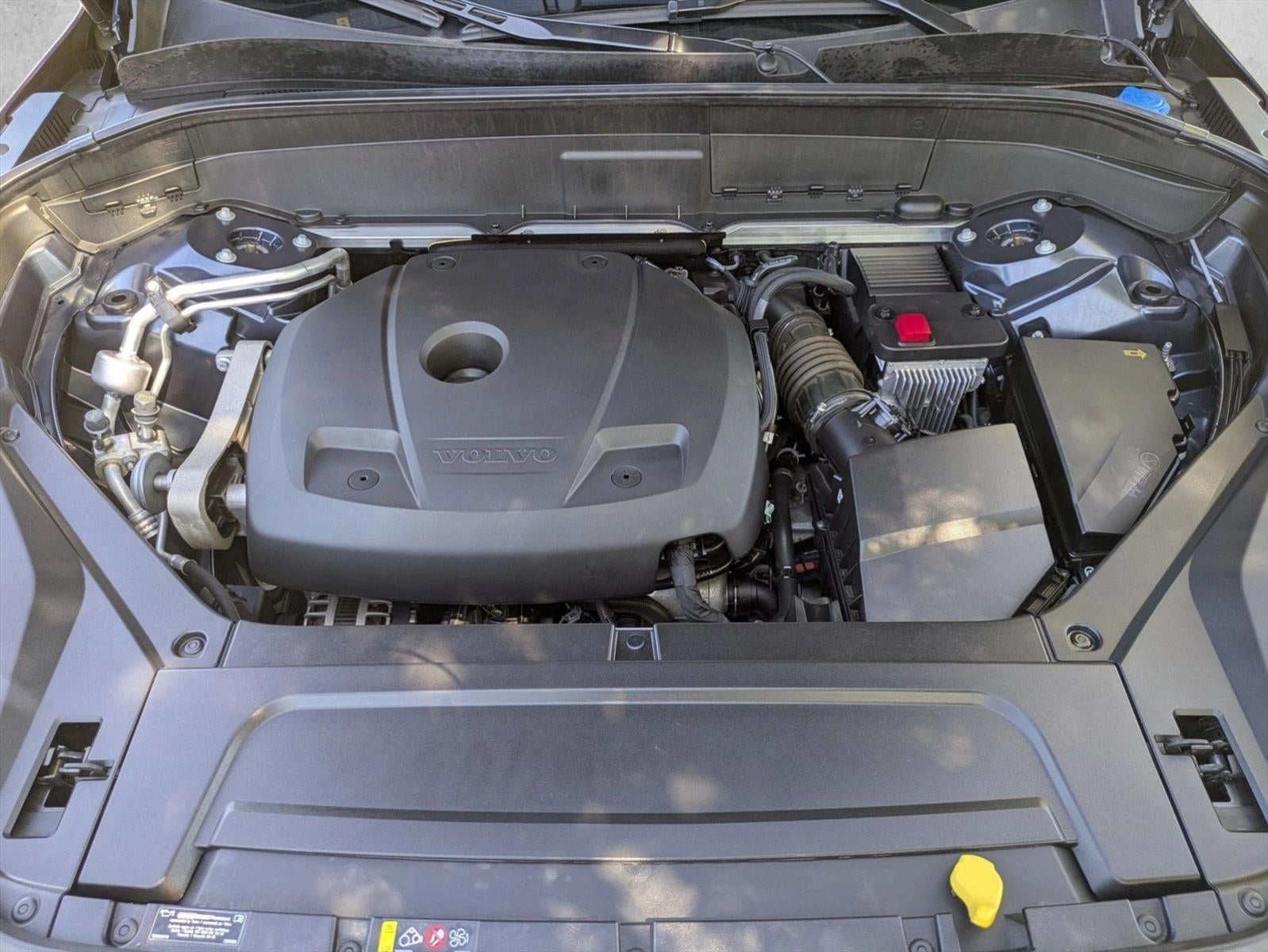 2022 Volvo XC90 T6 AWD Momentum 7P