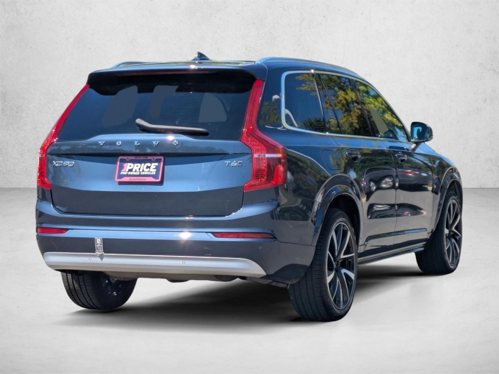 2022 Volvo XC90 T6 AWD Momentum 7P