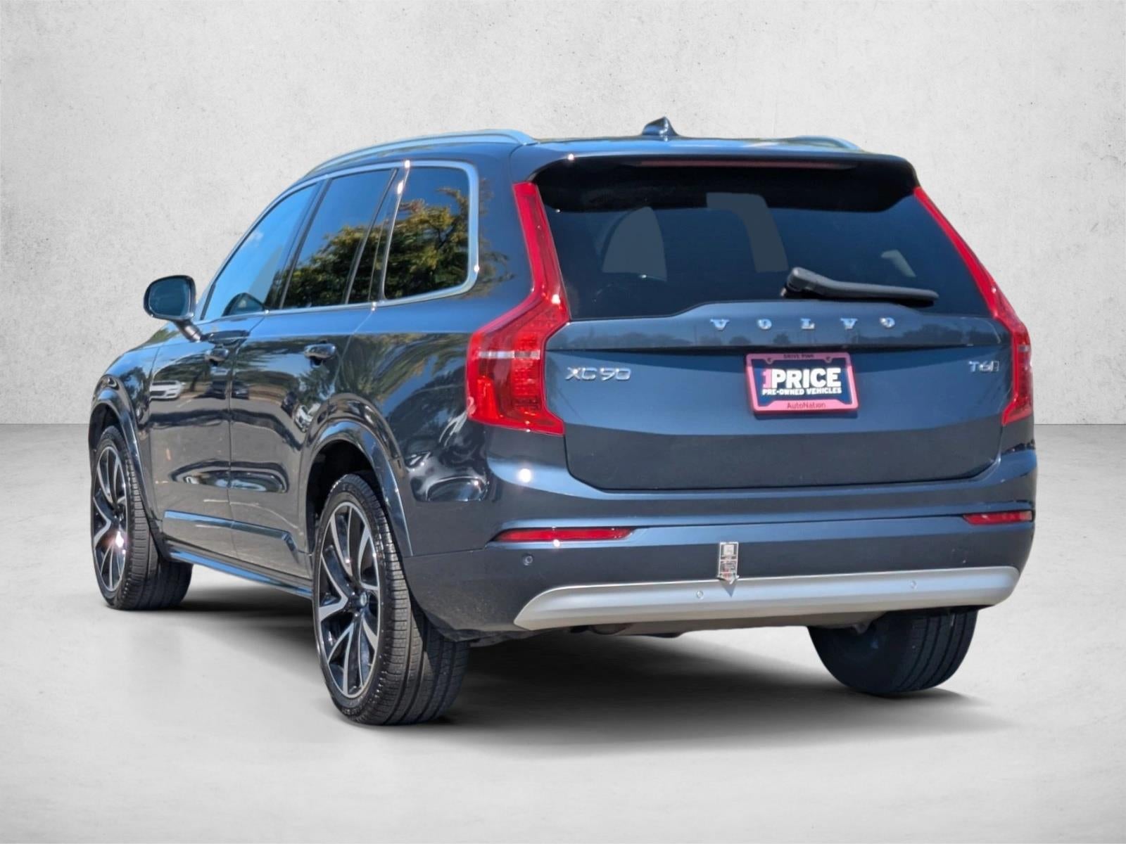 2022 Volvo XC90 T6 AWD Momentum 7P