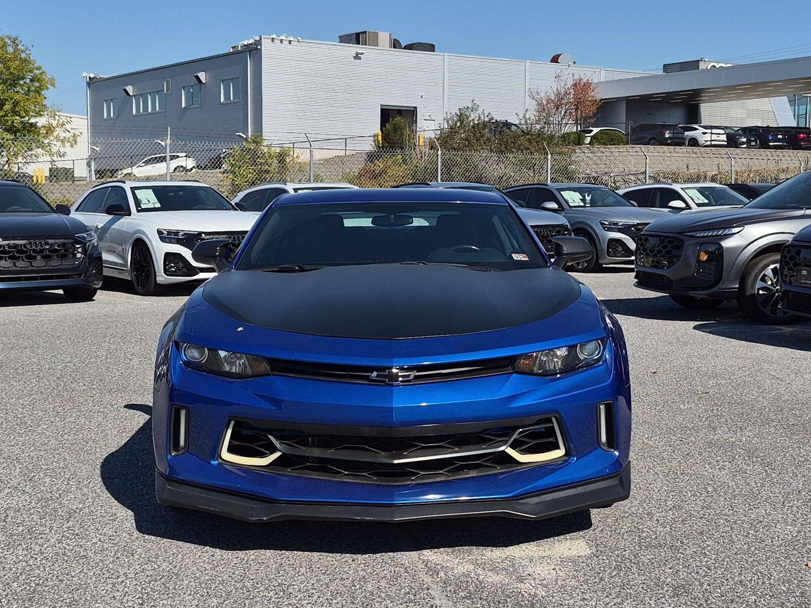 2017 Chevrolet Camaro 2dr Coupe 1LT