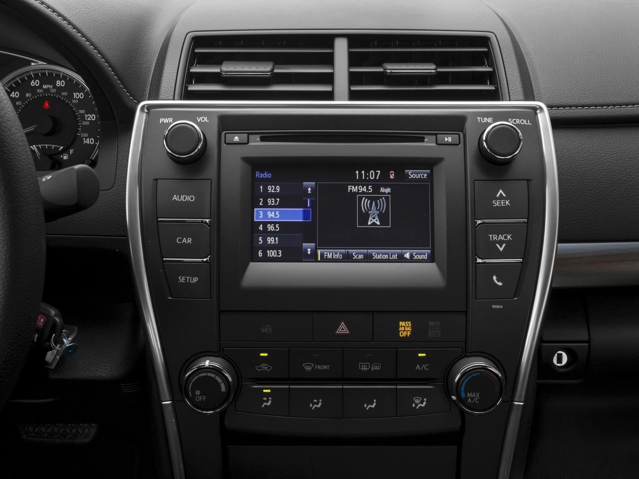 2017 Toyota Camry XLE Auto (SE)