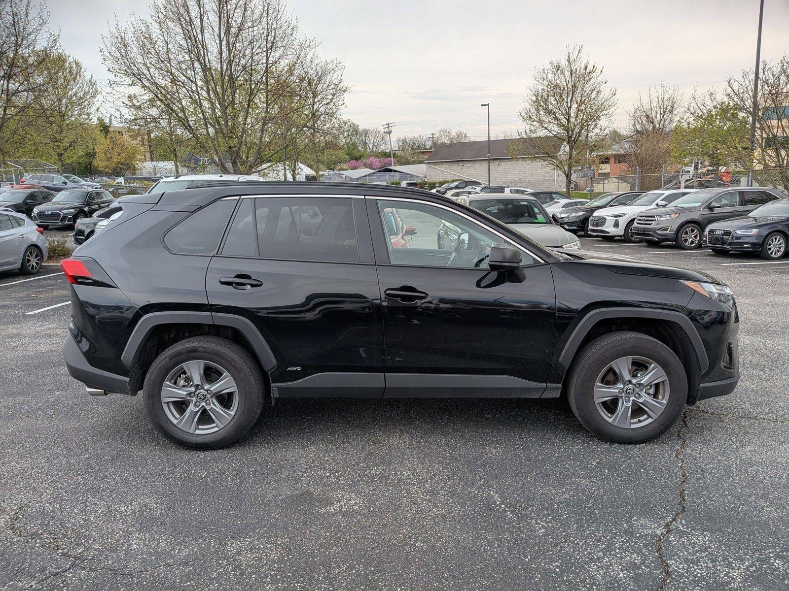 2025 Toyota RAV4 Hybrid LE AWD (Natl)