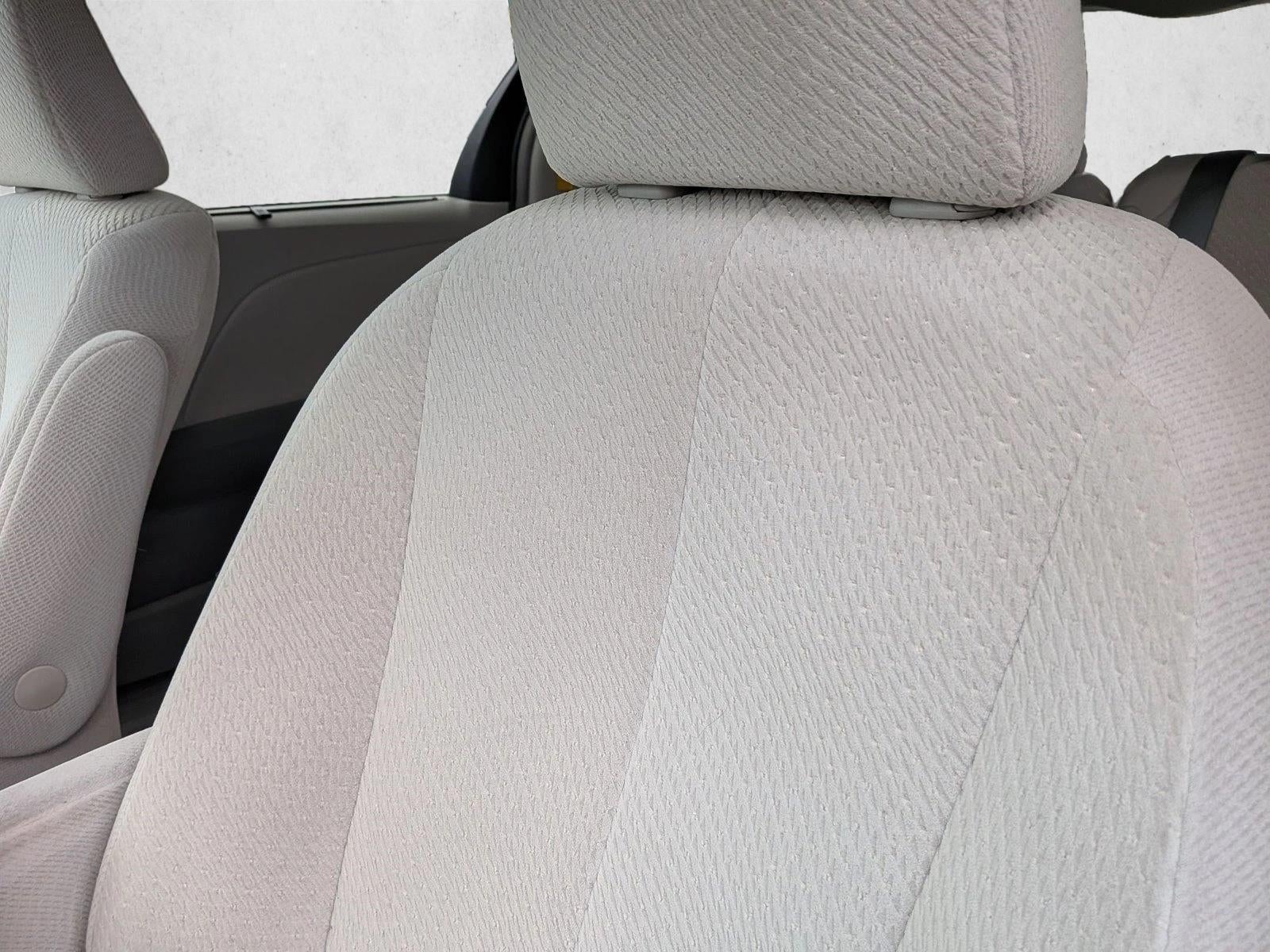 2014 Toyota Sienna 5dr 8-Pass Van V6 LE FWD (Natl)