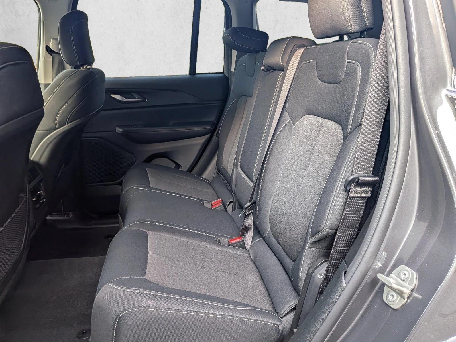 2023 Jeep Grand Cherokee Laredo 4x4