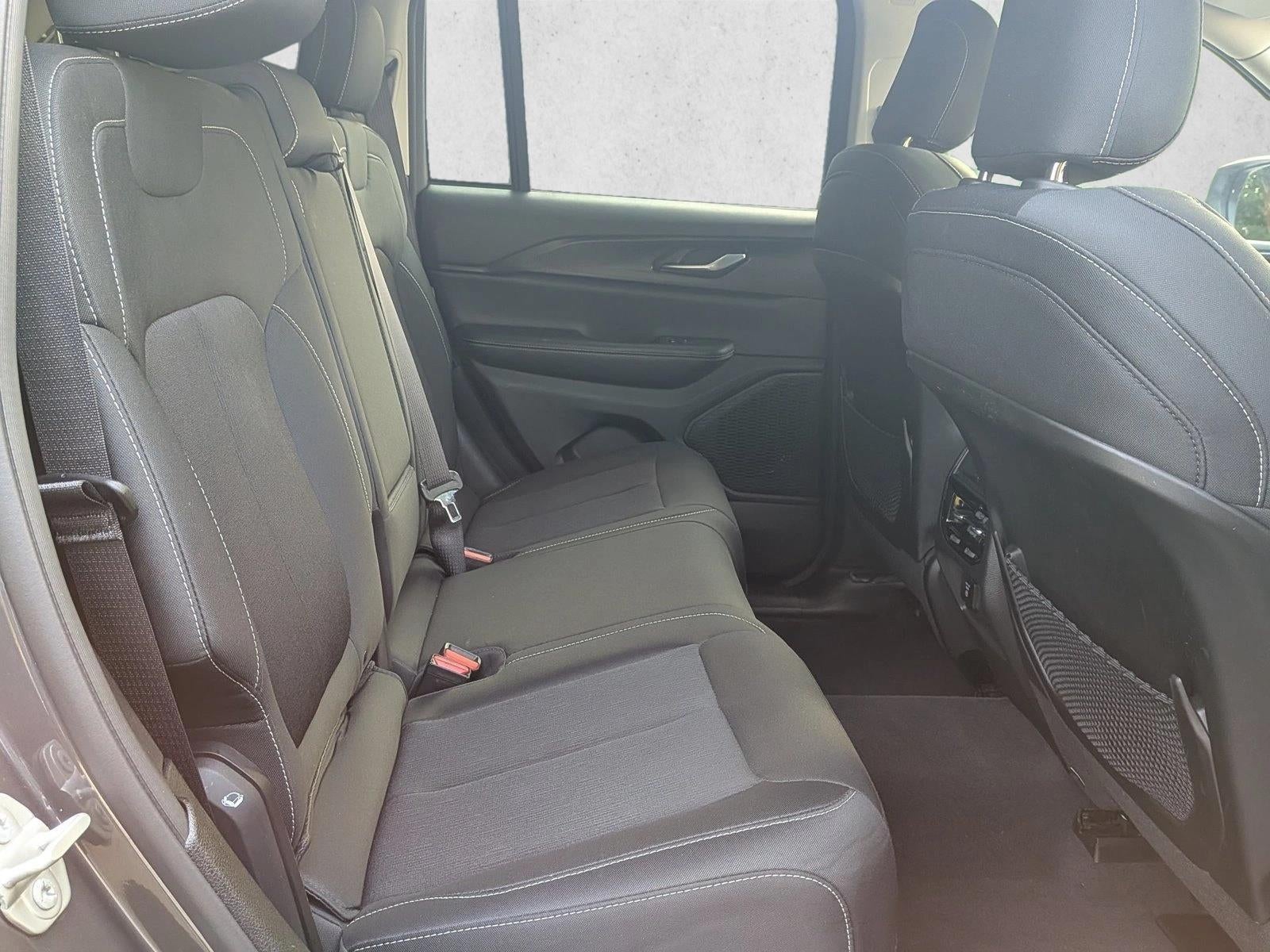 2023 Jeep Grand Cherokee Laredo 4x4