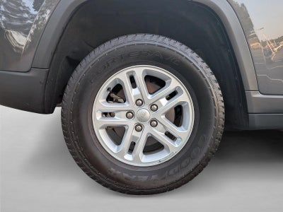 2023 Jeep Grand Cherokee Laredo 4x4
