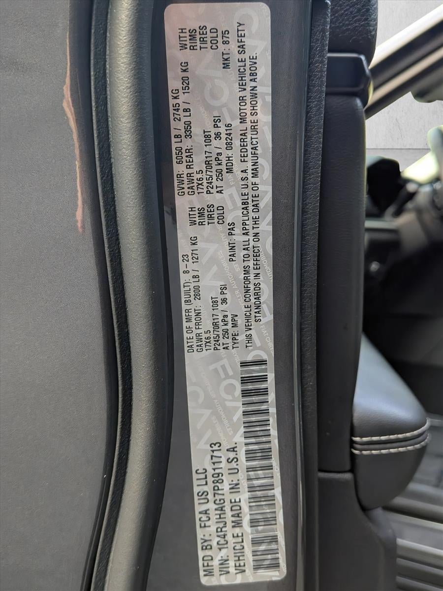 2023 Jeep Grand Cherokee Laredo 4x4