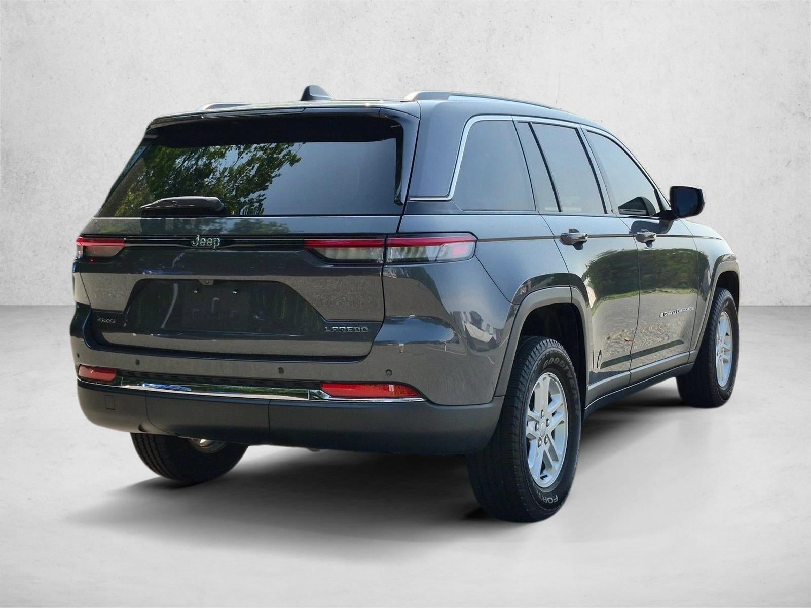 2023 Jeep Grand Cherokee Laredo 4x4