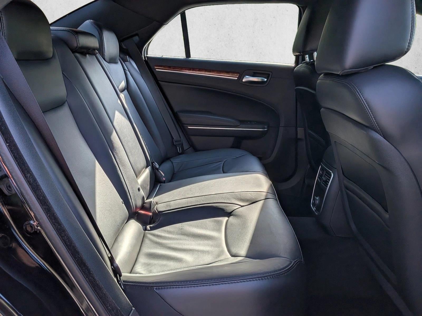 2014 Chrysler 300 4dr Sdn RWD