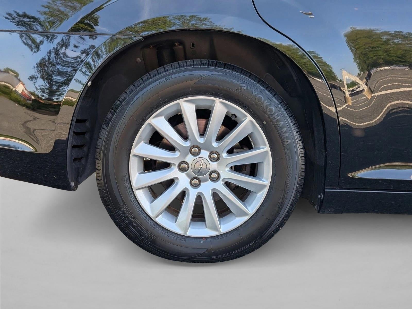 2014 Chrysler 300 4dr Sdn RWD