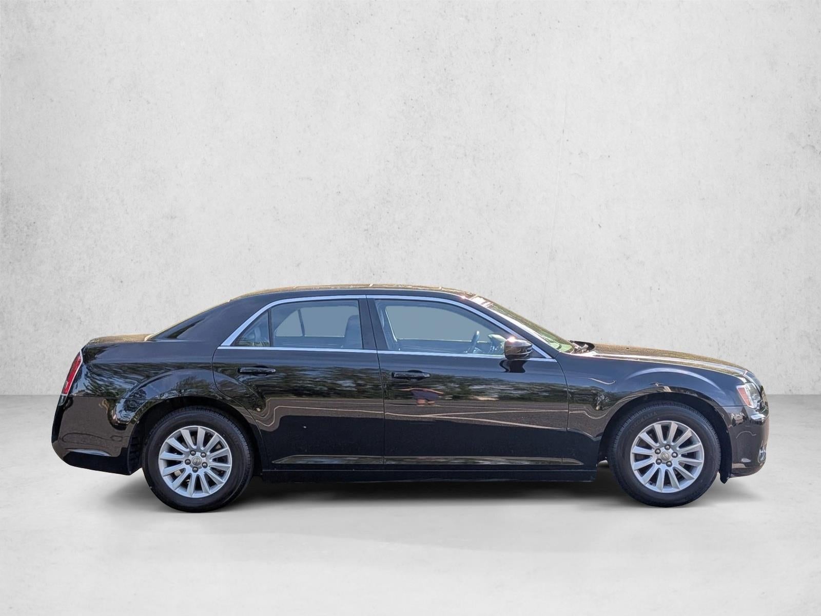 2014 Chrysler 300 4dr Sdn RWD