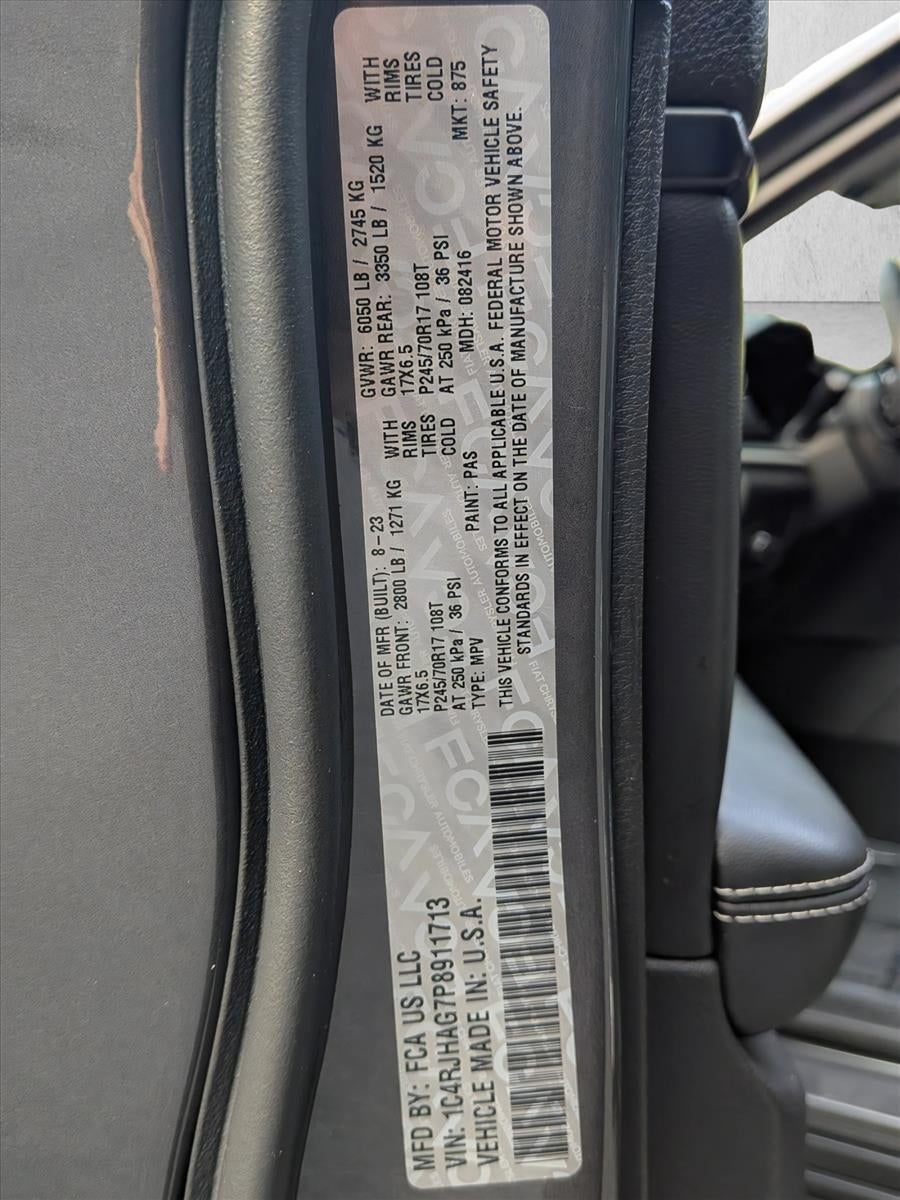 2023 Jeep Grand Cherokee Laredo 4x4