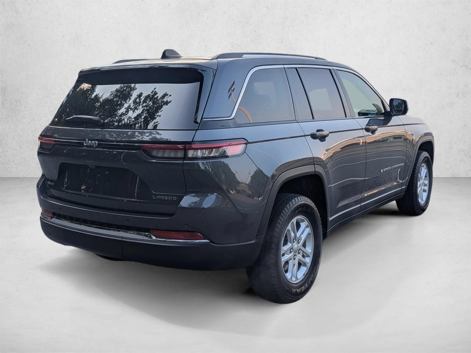 2023 Jeep Grand Cherokee Laredo 4x4