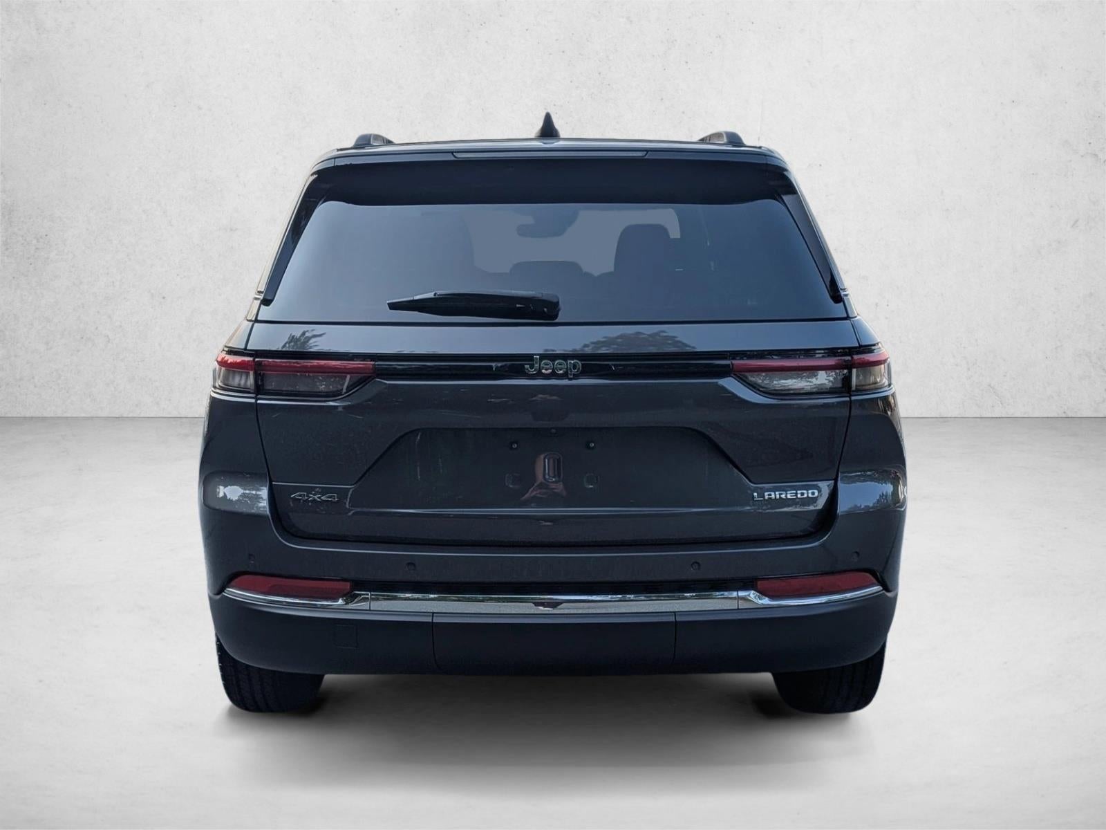 2023 Jeep Grand Cherokee Laredo 4x4