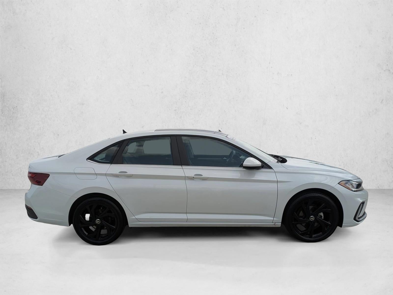 2025 Volkswagen Jetta SE Auto