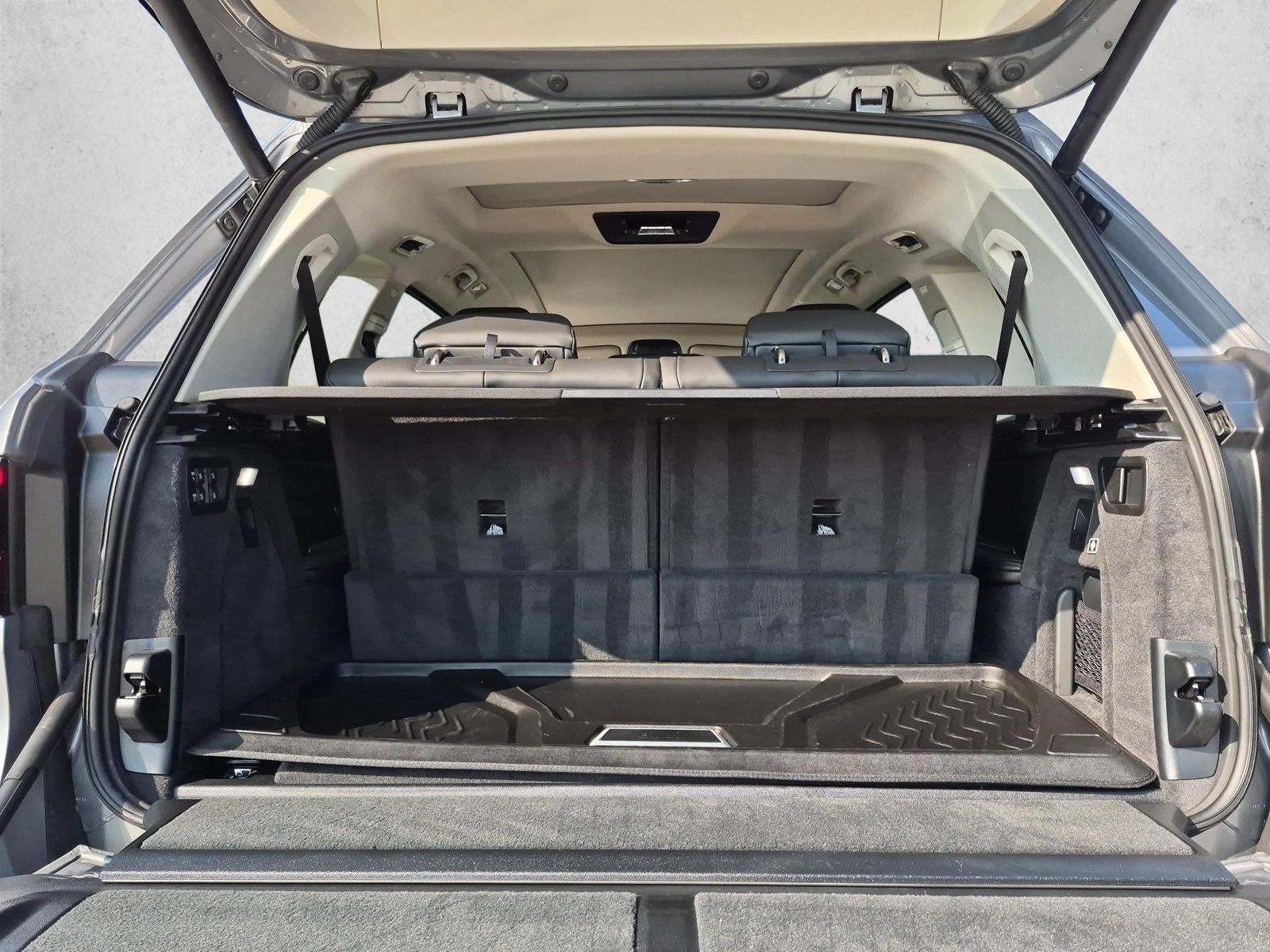 2026 BMW X7 xDrive40i Sports Activity Vehicle