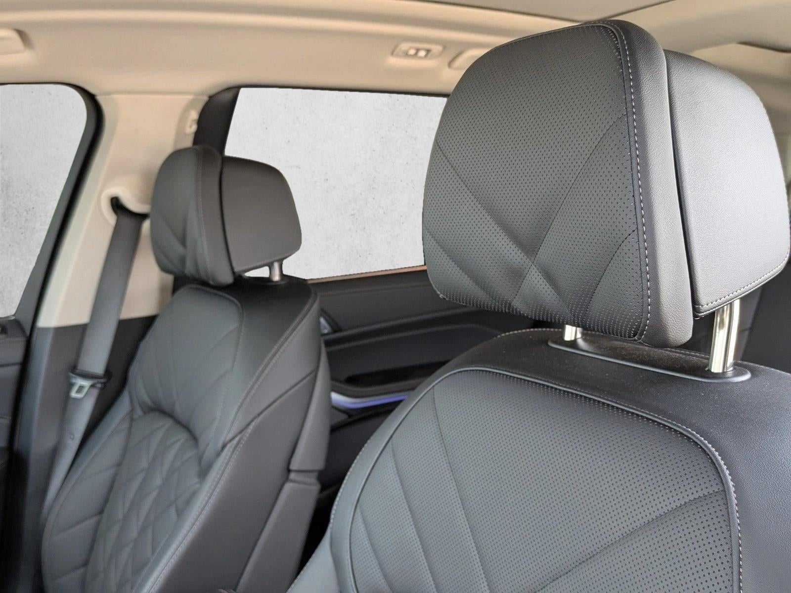 2025 BMW X7 xDrive40i Sports Activity Vehicle