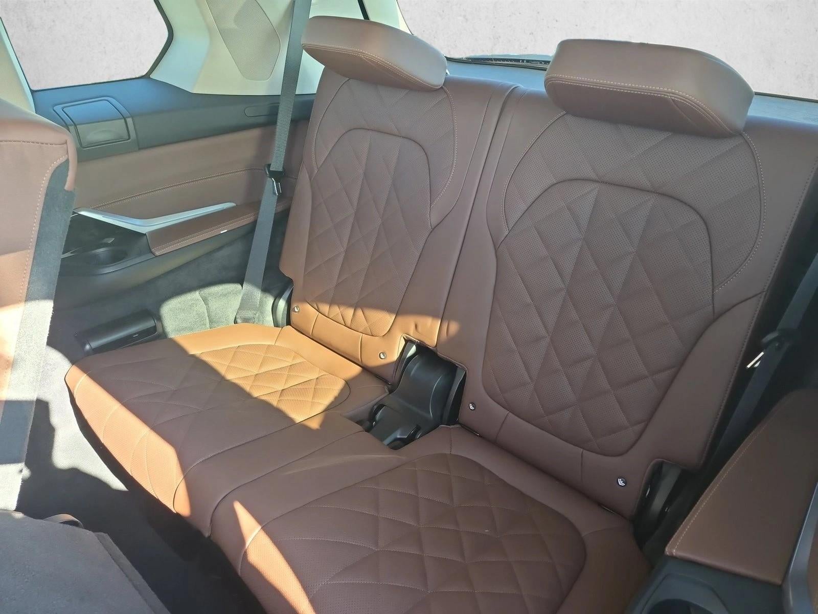 2026 BMW X7 xDrive40i Sports Activity Vehicle
