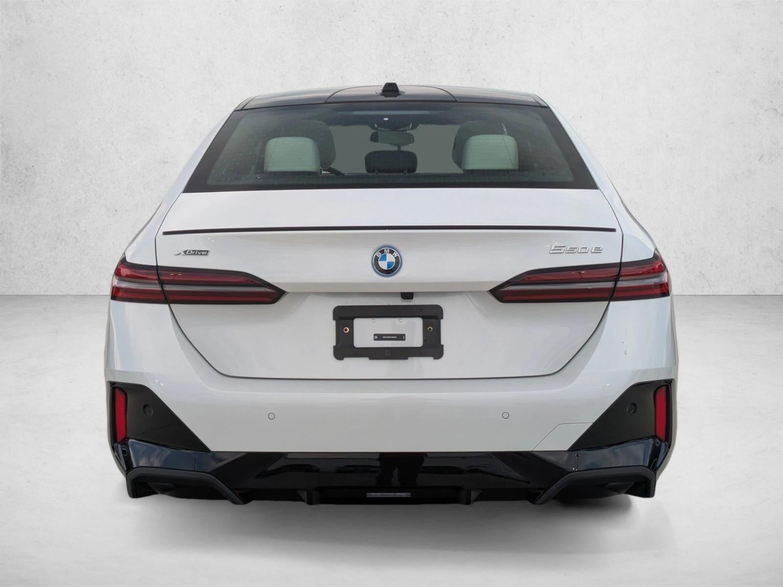2027 BMW 550e xDrive Sedan