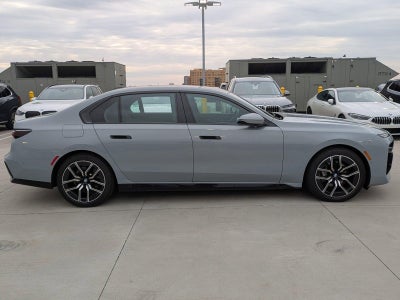 2025 BMW 740i xDrive Sedan