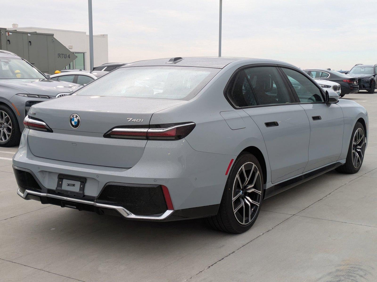 2025 BMW 740i xDrive Sedan