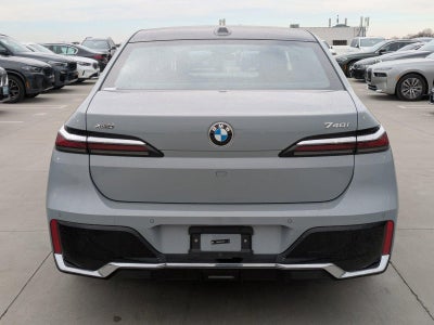 2025 BMW 740i xDrive Sedan