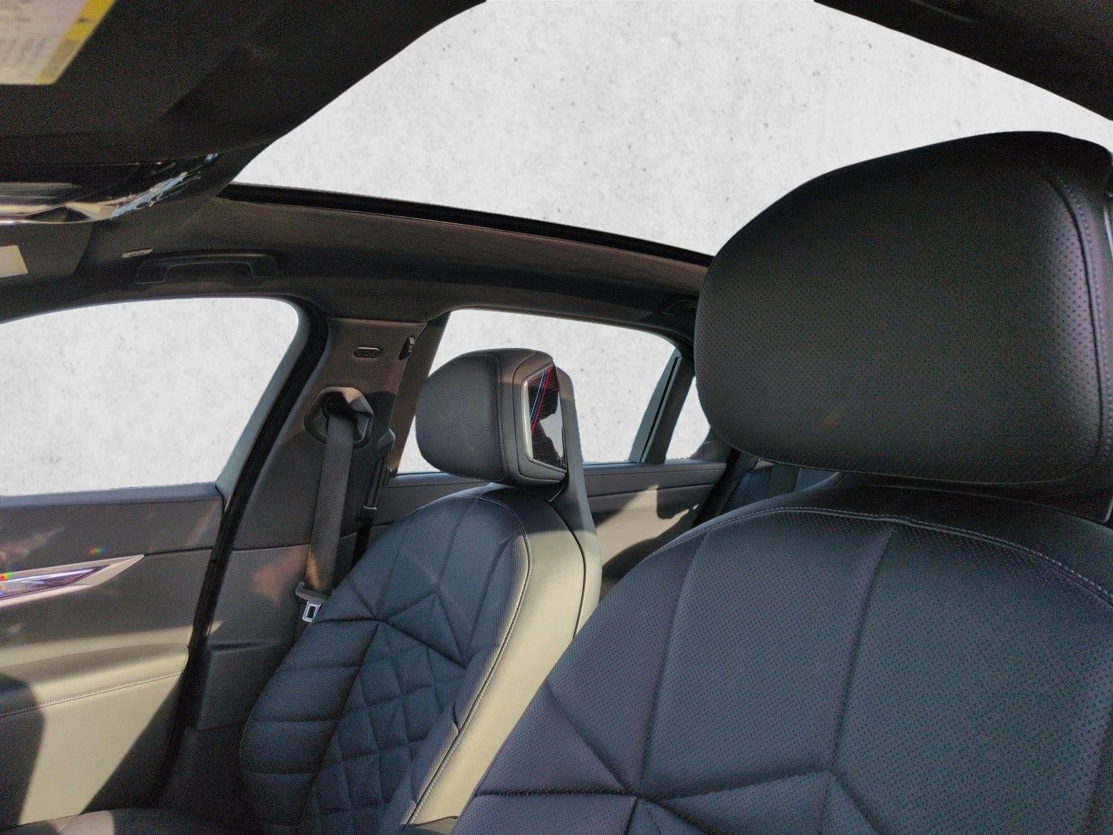 2025 BMW 740i xDrive Sedan