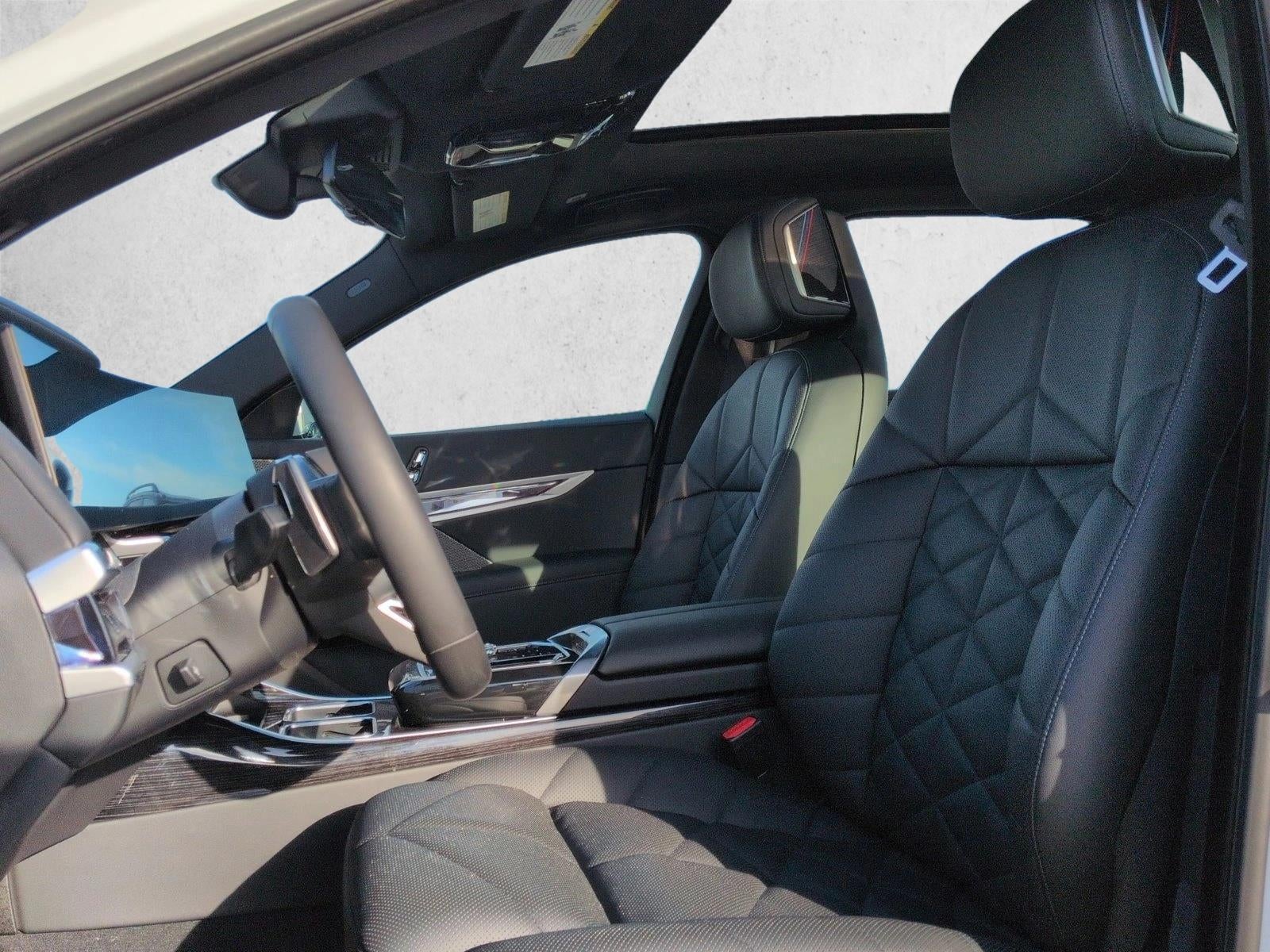 2025 BMW 740i xDrive Sedan