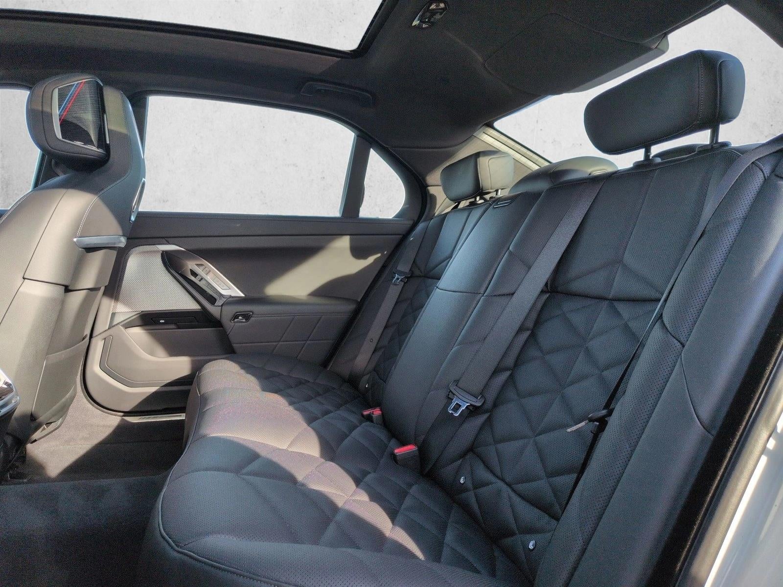 2025 BMW 740i xDrive Sedan